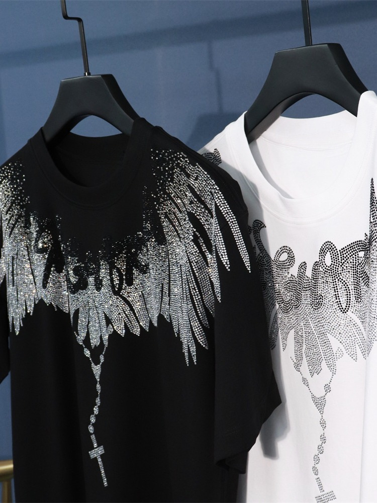 Camiseta de manga corta para hombre, talla grande, estilo europeo, marca de moda, con pedrería, diseño de alas de ángel en la parte delantera y trasera, corte holgado