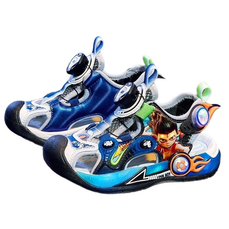 Sandalias de niño de dibujos animados con luz 2025 verano nuevo estilo zapatos de playa deportivos de fondo suave para niños sandalias Baotou para niños marea