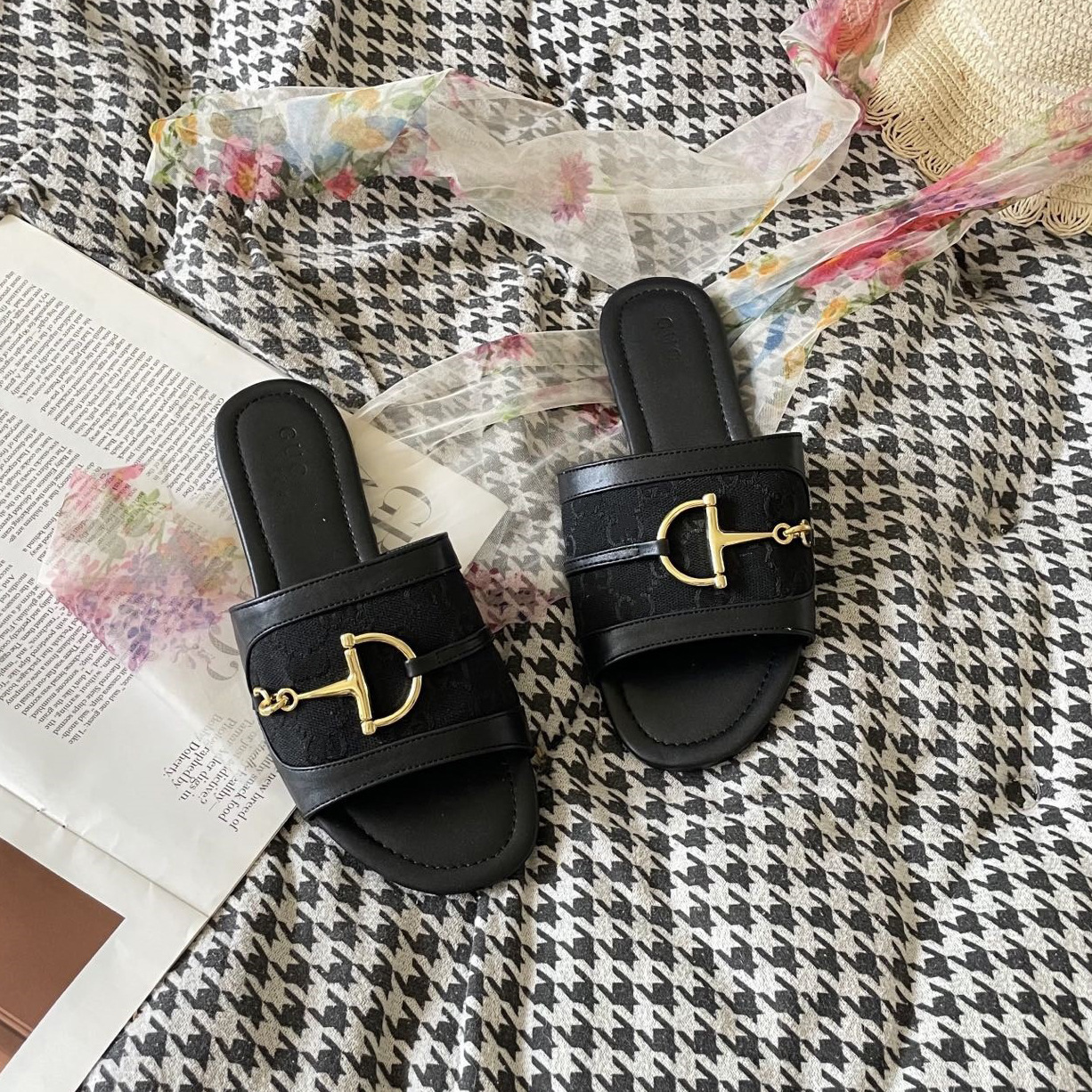 外贸跨境2025新款平地拖鞋经典印花帆布一字拖单鞋五金饰扣凉外穿