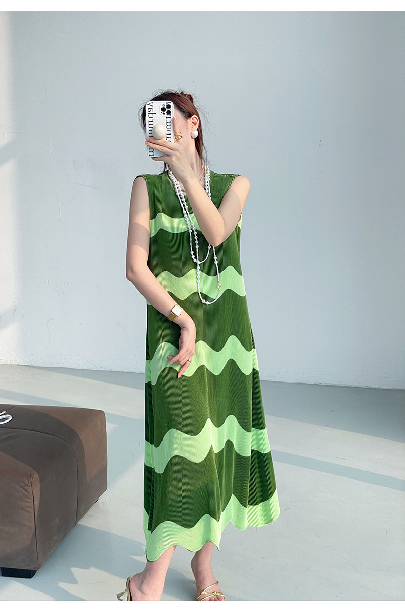 Đầm maxi nữ xếp ly dáng ôm, không tay, họa tiết sọc — Màu đen chi tiết 18