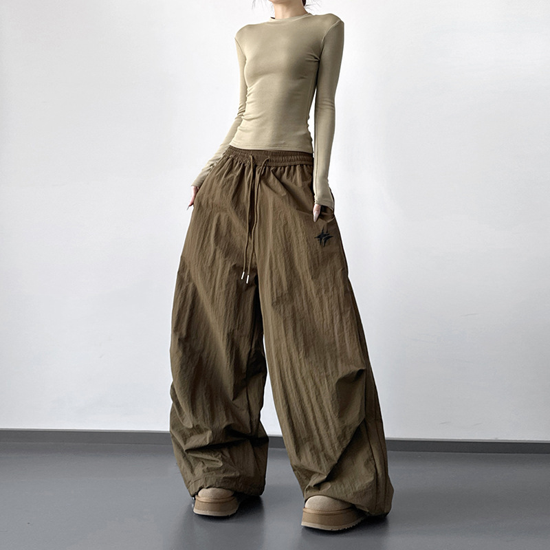 Fleece-Lined Loose Parachute Pants for Women, New Winter Style with Pleated Scimitar Design, Suitable for Square Dance and Fitness, Wide-Leg Pants Fleece-Lined Loose Parachute Pants for Women, New Winter Style with Pleated Scimitar Design, Suitable for Square Dance and Fitness, Wide-Leg Pants