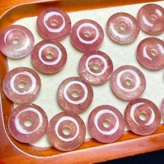 天然いちご晶平安ボタン手作りdiyネックレスペンダントカップル姉妹親友プレゼントアクセサリー卸売り