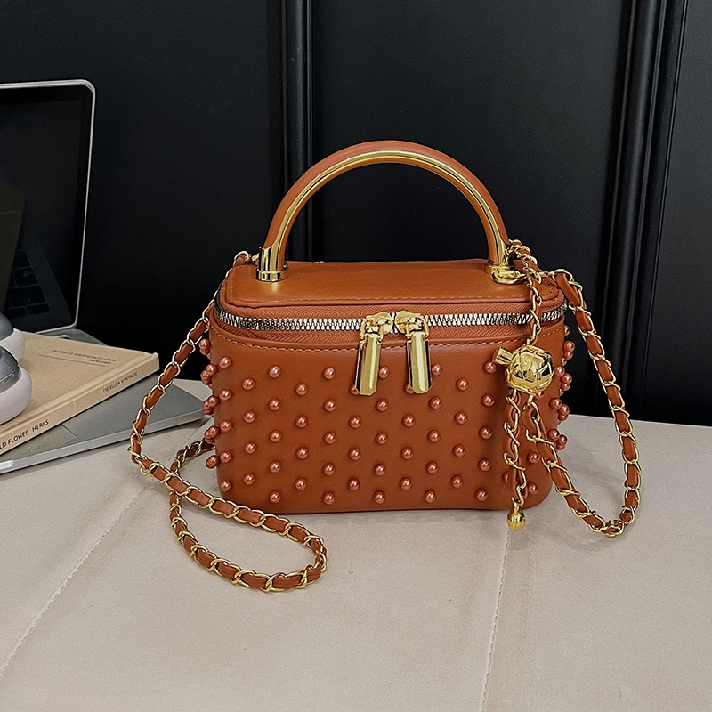 Personalidad transfronteriza bolsas de caja de remaches pequeñas cadenas de viento de fragancia bolsas de mano nichos de moda diaria bolsas de hombro image 9