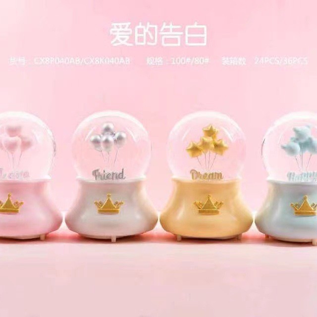 Fábrica directa de una gran cantidad de caja de música luminosa bola de cristal flotante automática nieve regalos de día de San Valentín adornos