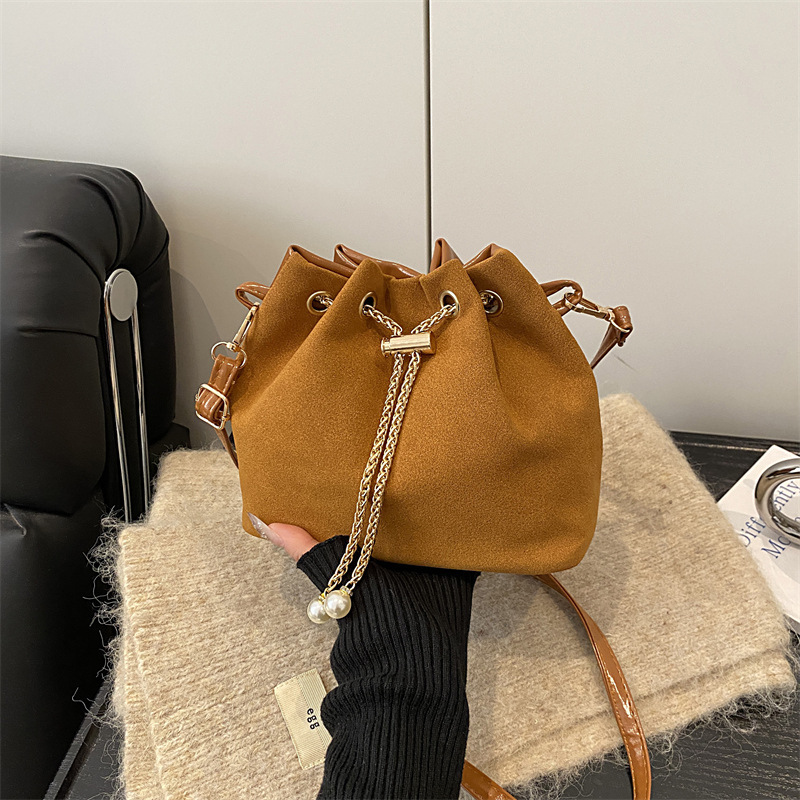 Frosted Versatile Bucket Bag for Women 2025 Autumn New High-End Niche Chain Bag Exquisite Crossbody Bag Cloud Bag