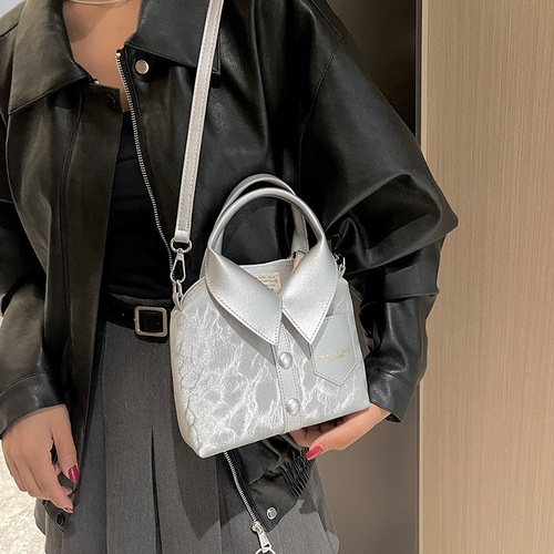 Woman bags 2024 new Korean style personal creative top-handle bag for women crossbody small clothing tote bag
