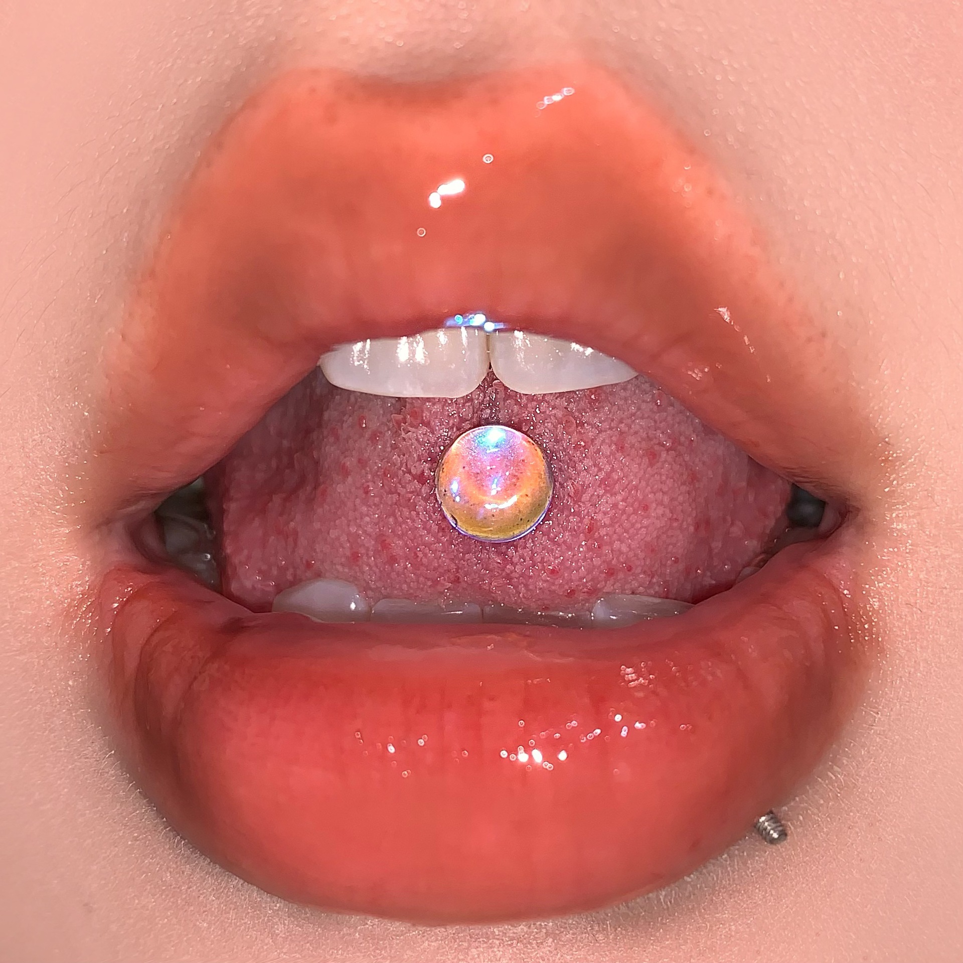 Silver pointed spike labret stud material detail
