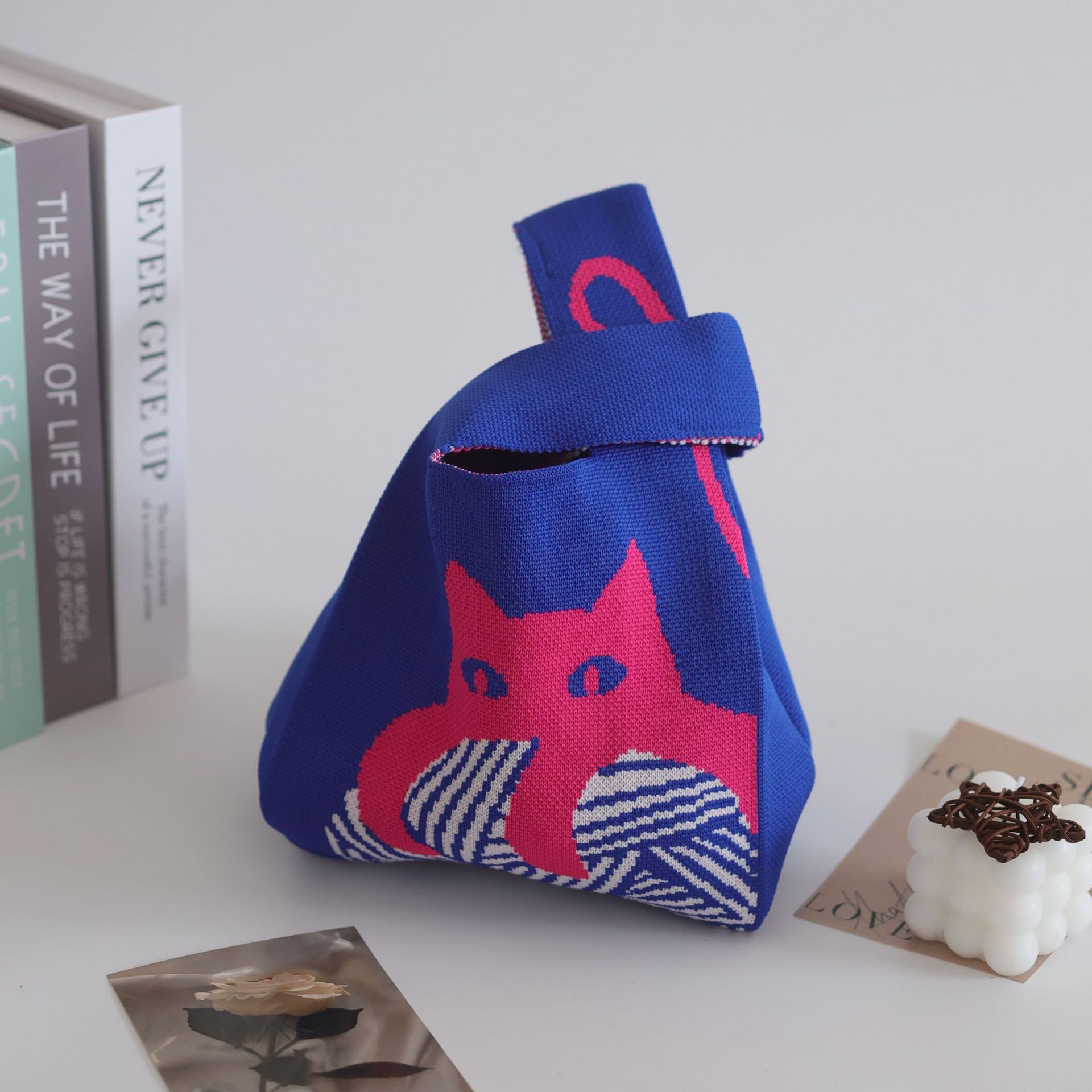 고양이 모델 - 레이크 블루