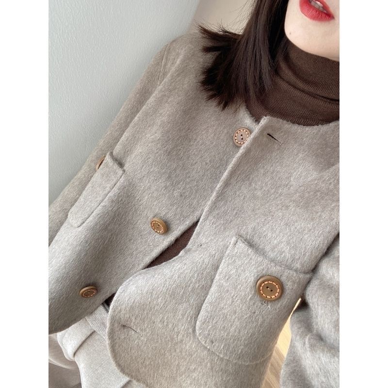 Exquisite Retro Niche High-end Short Coat Women's Autumn and Winter Fashionable Loose Western-style Slimming Small Woolen Top