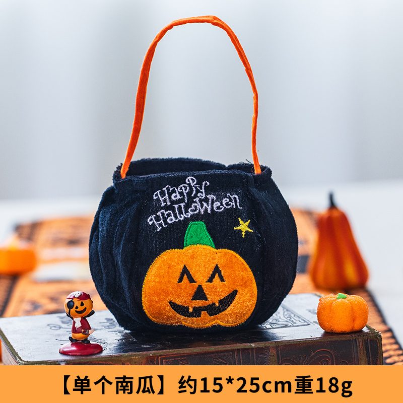 ハロウィーンのカボチャのバケツのキャンディーの袋のかごの子供の贈り物の贈り物は幼稚園の雰囲気を飾って飾っています。|undefined