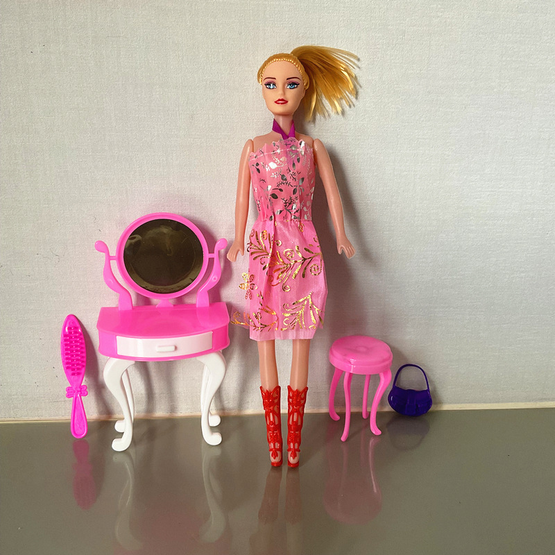 Venta al por mayor en bolsas tablero de tarjeta Yi Tian Barbie muñeca niña juguete tocador Mesa niños regalo puesto transfronterizo