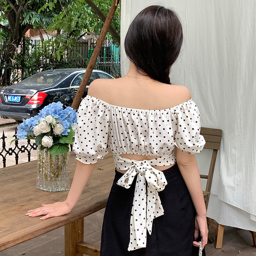 Princess-style short, edgy polka-dot, light-colored flared-sleeve, figure-flattering casual French-inspired short-sleeve top
