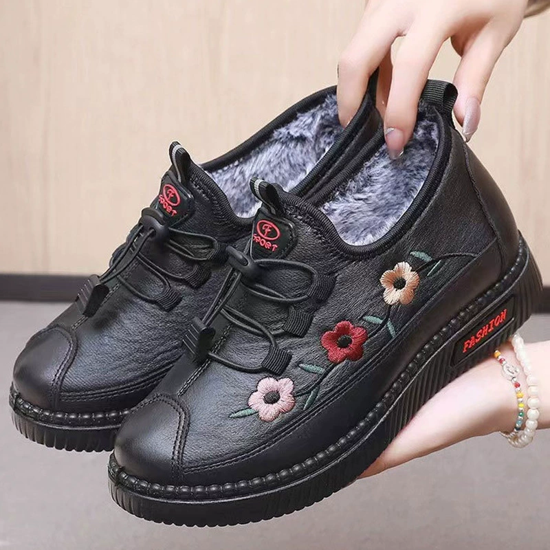 Женские зимние ботинки из хлопчатобумажной ткани с вышивкой, 2025 года, новая модель, на флисовой подкладке, теплые и водонепроницаемые, для мам, среднего и пожилого возраста, на мягкой подошве.