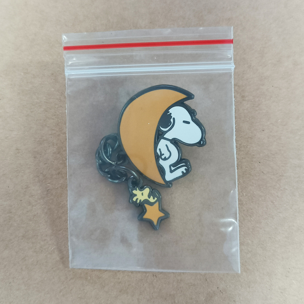 White Hound Dog Yellow Bird Enamel Brooch Moon Pendant Star Comic Role Pin Badge Accessories Gift
