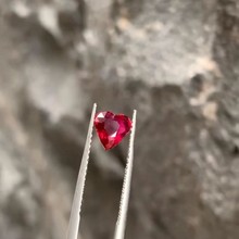小爱心红宝石 1.01ct无烧鸽血红红宝石裸石镶嵌金首饰品AIGS证书