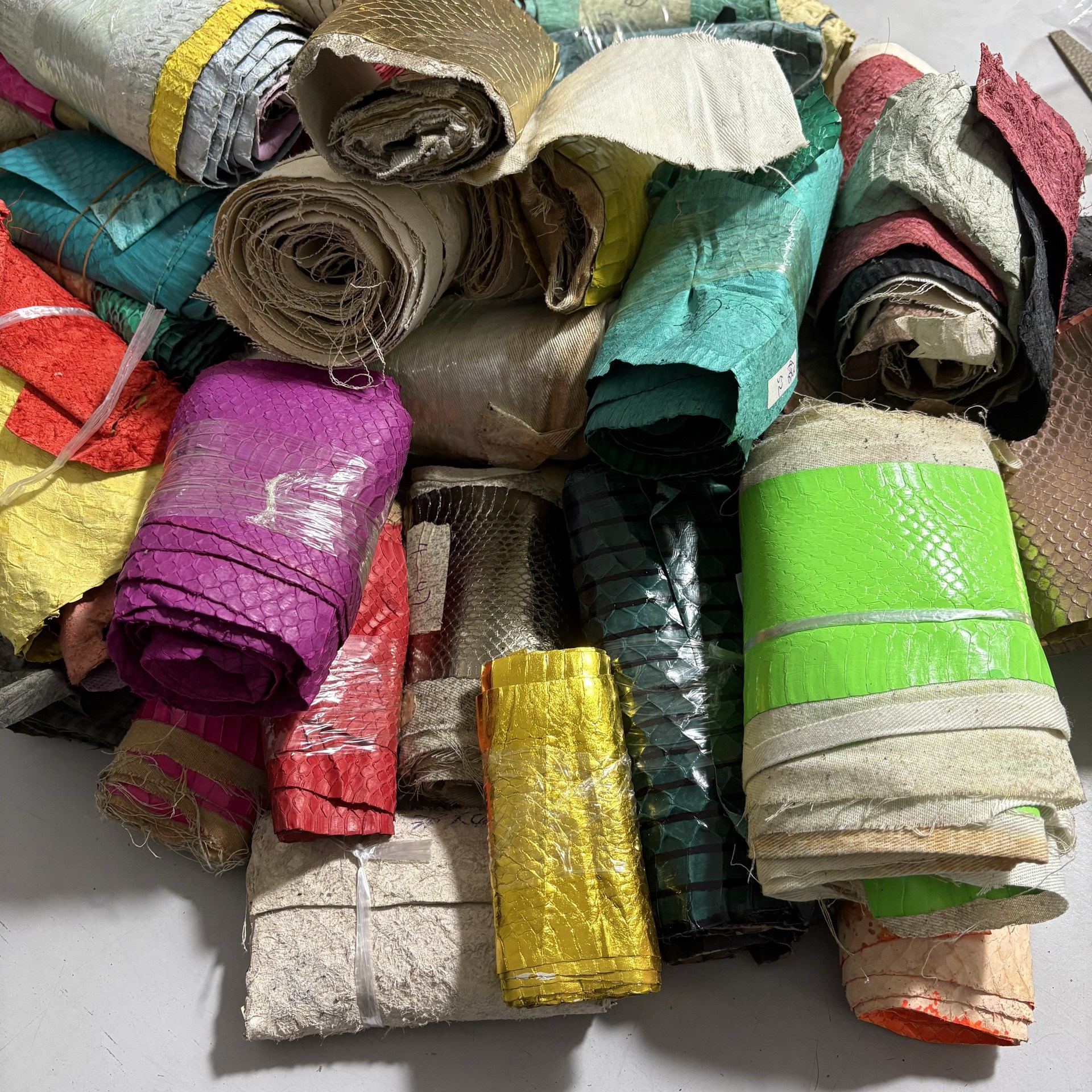 彩色蛇皮 镶嵌装饰皮料 手工diy皮料