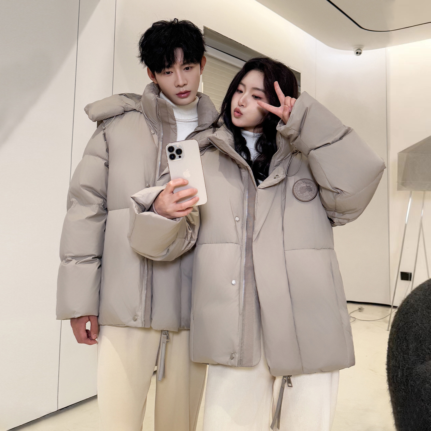 2025 겨울 신작 커플 다운 재킷 남성용 짧은 두꺼운 여성용 북동부 방한 화이트 오리 다운 탈착식 슬리브