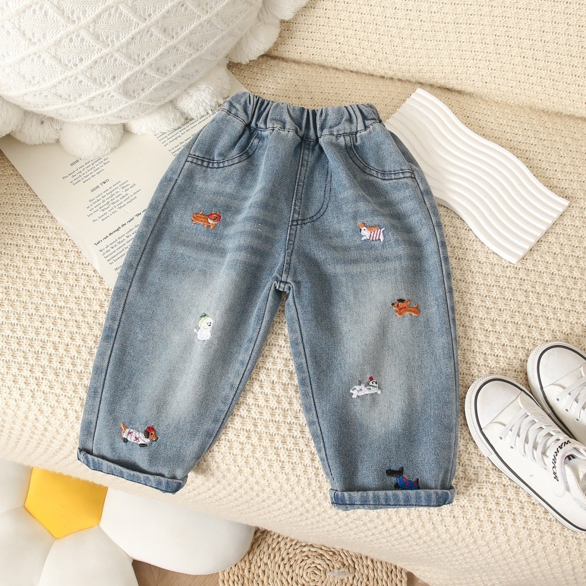 Nuevos pantalones vaqueros infantiles de primavera y otoño infantiles primavera extranjera amor bebé pantalones casuales bordados image 4