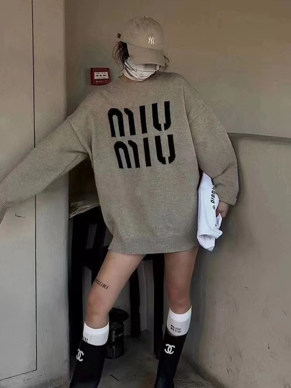 2024秋の婦人服の新商品のファッションはだらだらしています。|undefined