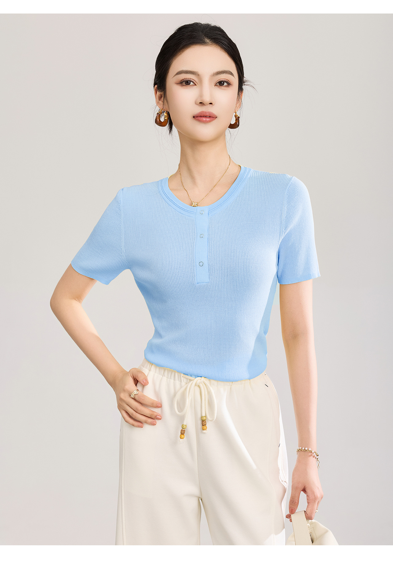 Áo thun nữ cổ tròn tay ngắn dệt kim siêu mịn form vừa vặn — màu đen chi tiết 23
