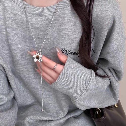 Tiger Eye Flower Necklace for Women - Autumn/Winter, Light Luxury, High-End, Unique, Long-Sleeve, Elegant, High-Quality, Versatile Accessory