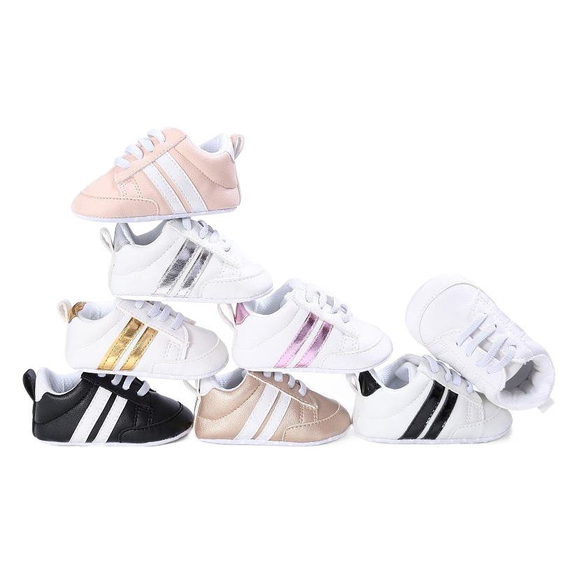 Zapatos de bebé primavera y otoño 0-1 años niños y niñas deportes casuales zapatos de niño de fondo suave soporte de entrega de una sola pieza