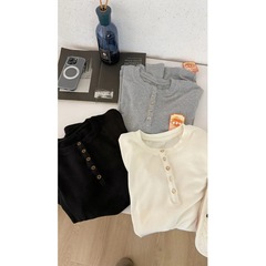 「ボタンの小神T」は毛の半分の襟の丸首の底のシャツの女性の秋冬の長袖のtシャツの外で上着を着ます。