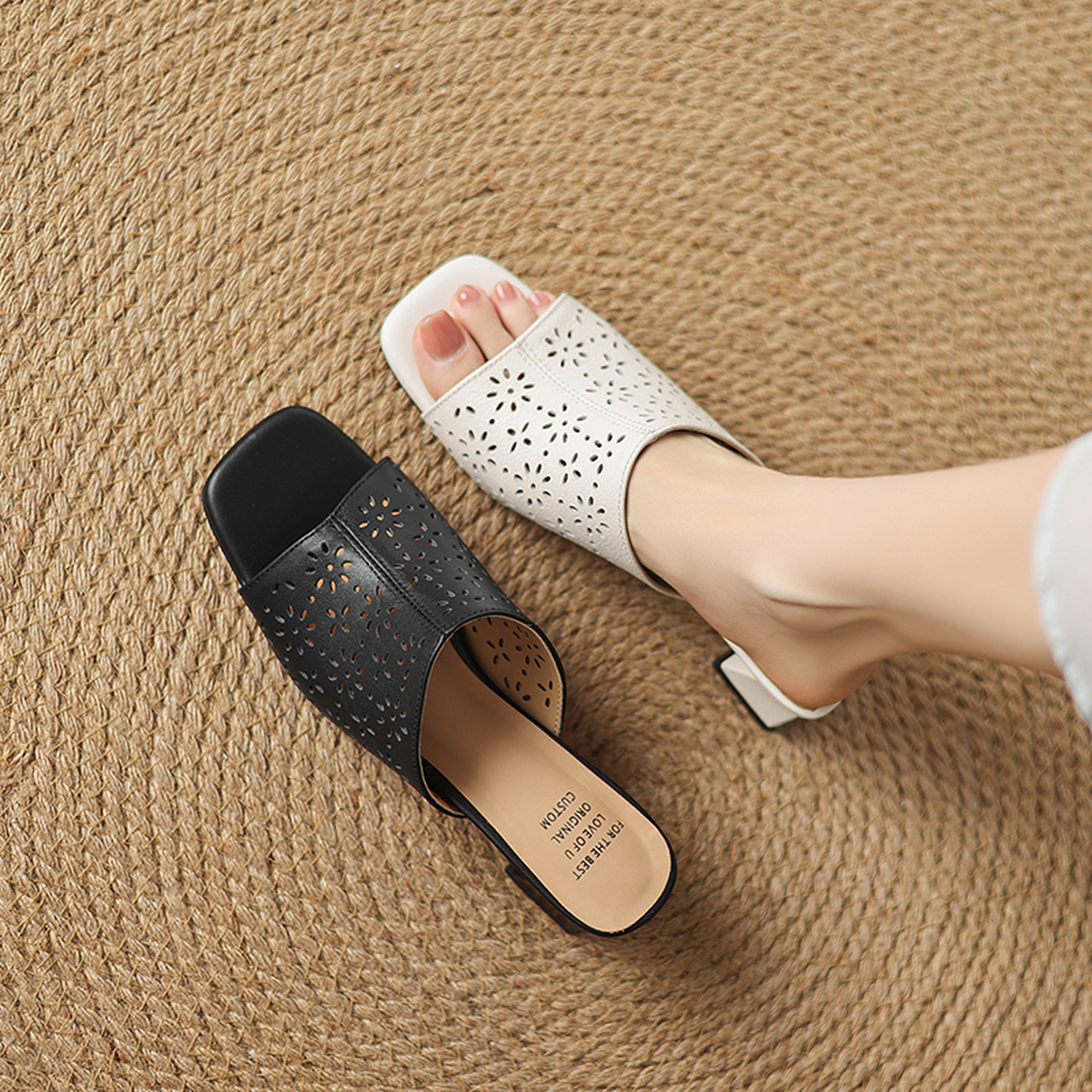 Sandal cao gót nữ hở mũi quai ngang da bò đục lỗ, gót 5 cm — đen