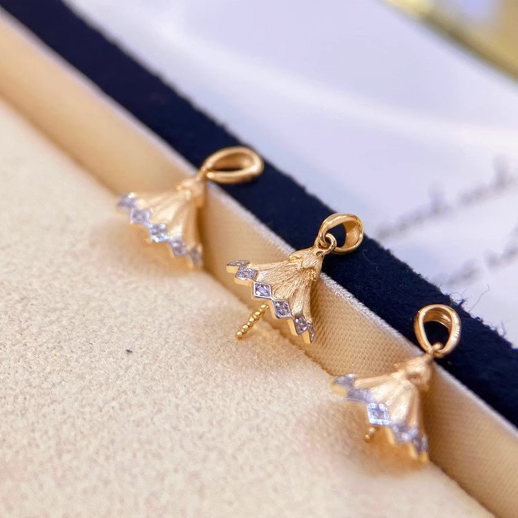 伟德国际钻石旋转吊坠