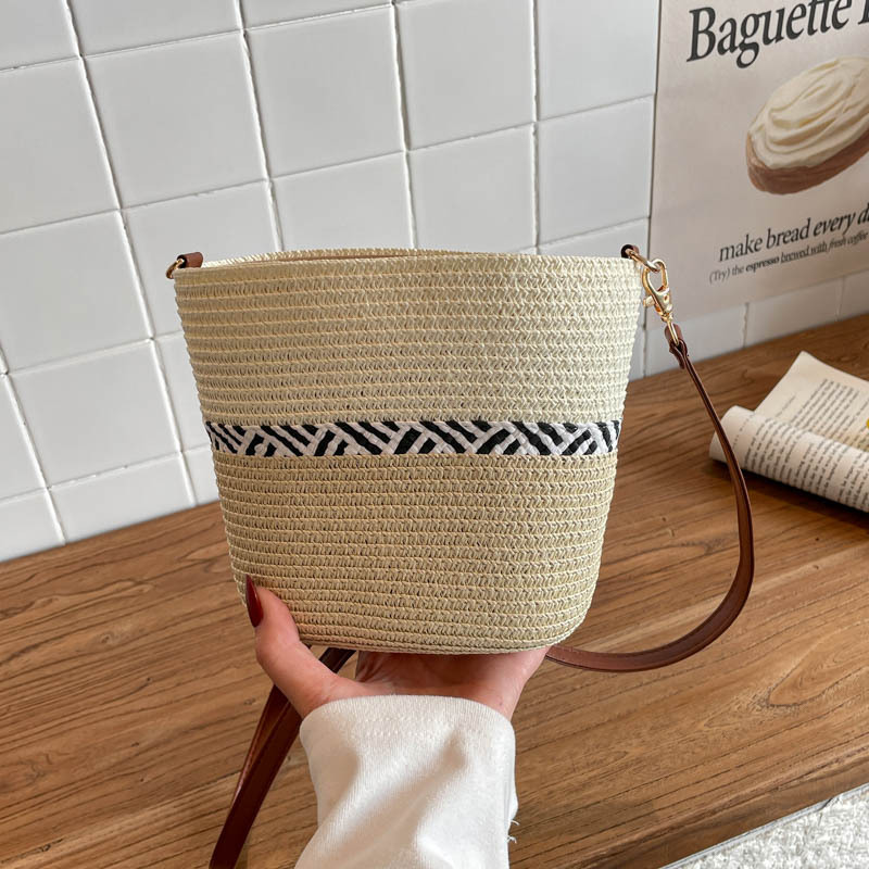 Stylish Women's Woven Bucket Bag Solid Colour European Style_voghion.com