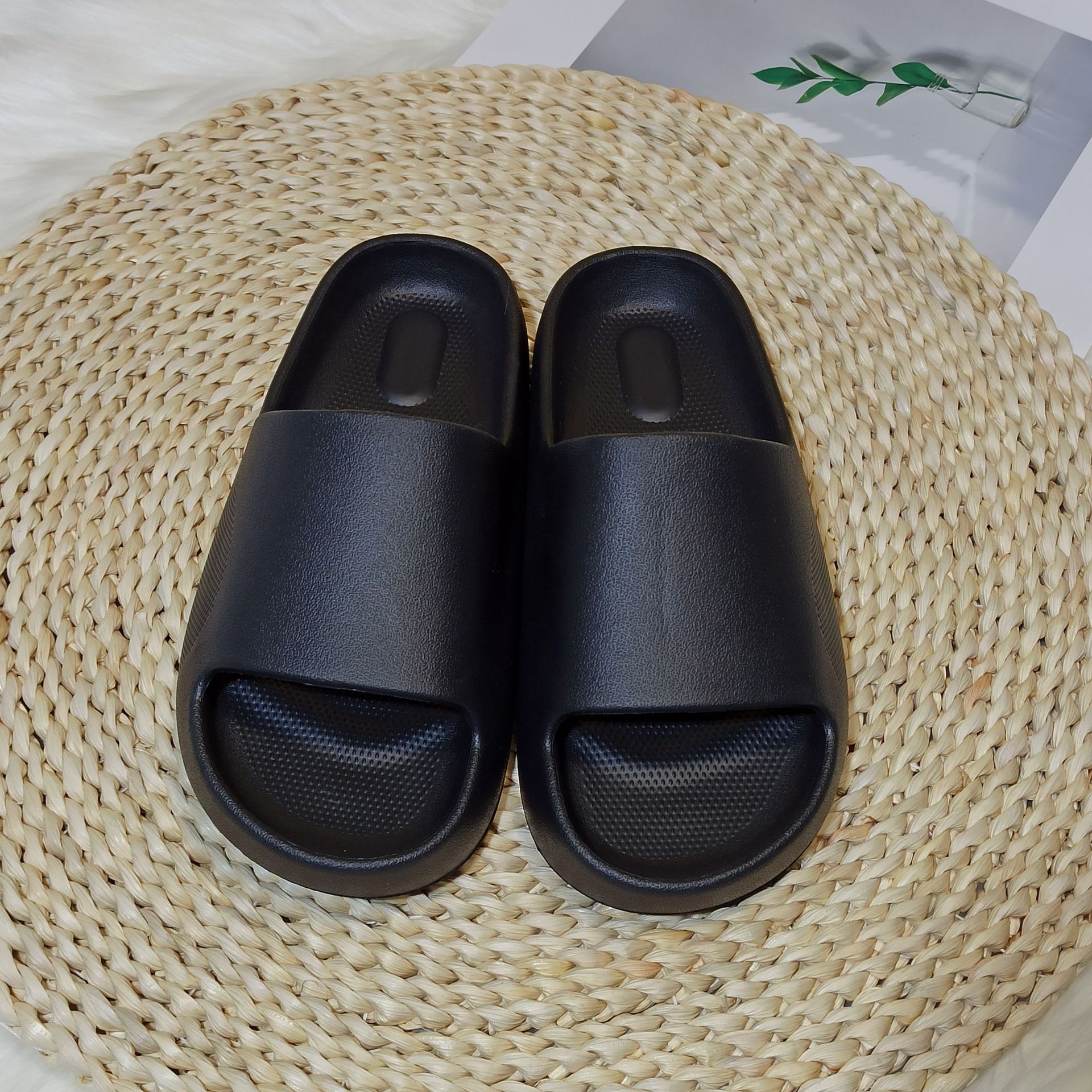 New Summer Couple EVA Home Anti slip Fashion Lightweight Trend Casual Thick Sole Feet Slippers_voghion.com