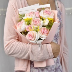 クロスボーダーのバレンタインデーの6つのニットのバラの花束の完成品の手作りの編みの毛糸の花のクリスマスの誕生日の贈り物の卸売り