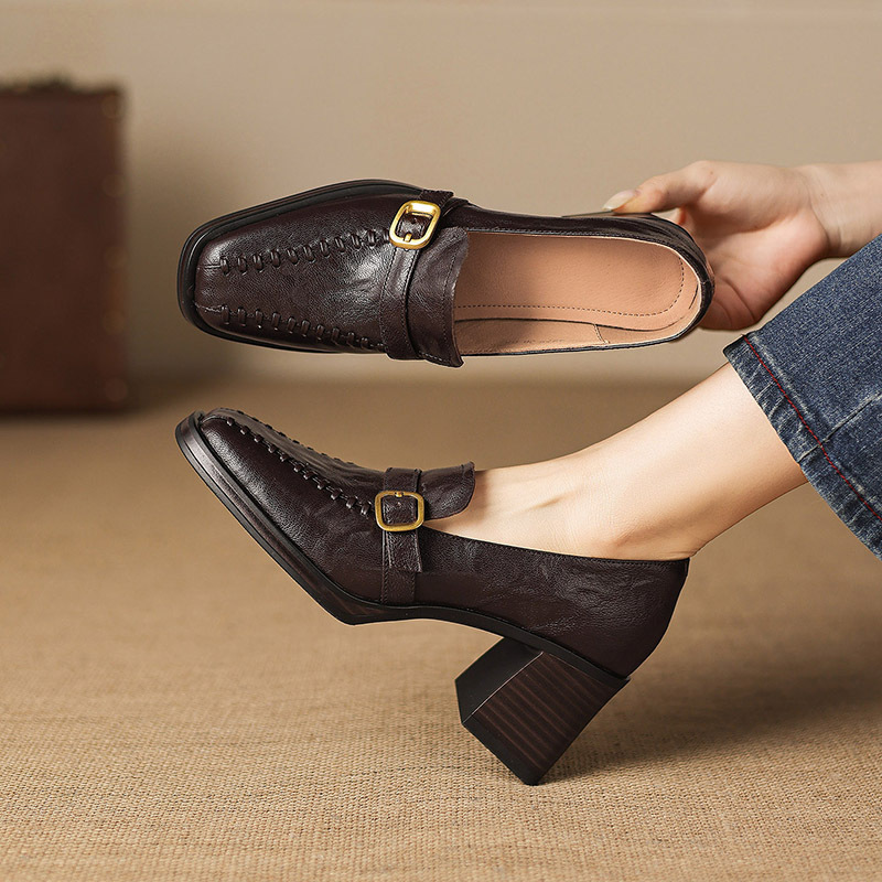 Shoes square toe