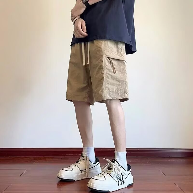 Pantalones cortos de herramientas de verano para hombres nuevos pantalones rectos casuales deportivos de seda de hielo marca de moda pantalones de cinco puntos de color sólido estilo fino de moda