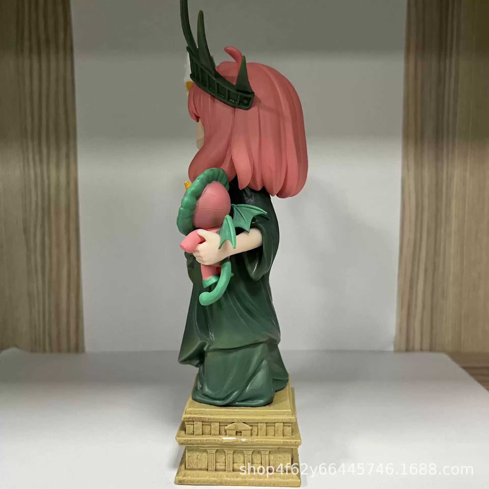 Figure (Ania) Statue of Liberty, ~19 cm Tall, Cartoon Desktop Ornament Collectible
