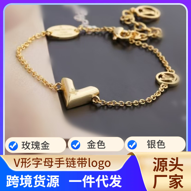 Valentine's Day Gift V Letter Bracelet Simple Fashion Three-piece Set Women's Short Korean Style Clavicle Chain suit