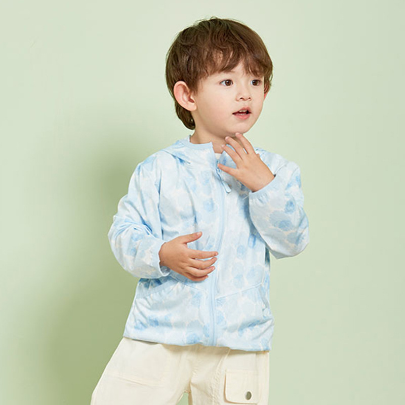 Verano nuevo tipo de ropa de protección solar infantil ligera y fría UPF50 + hielo anti-UV ropa de protección solar delgada para niños