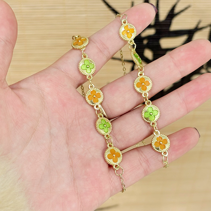 Clover glow-in-the-dark bracelet, Korean style, simple and luxurious, new fashionable and elegant, perfect for best friends, glow-in-the-dark enamel fluorescent jewelry for women.