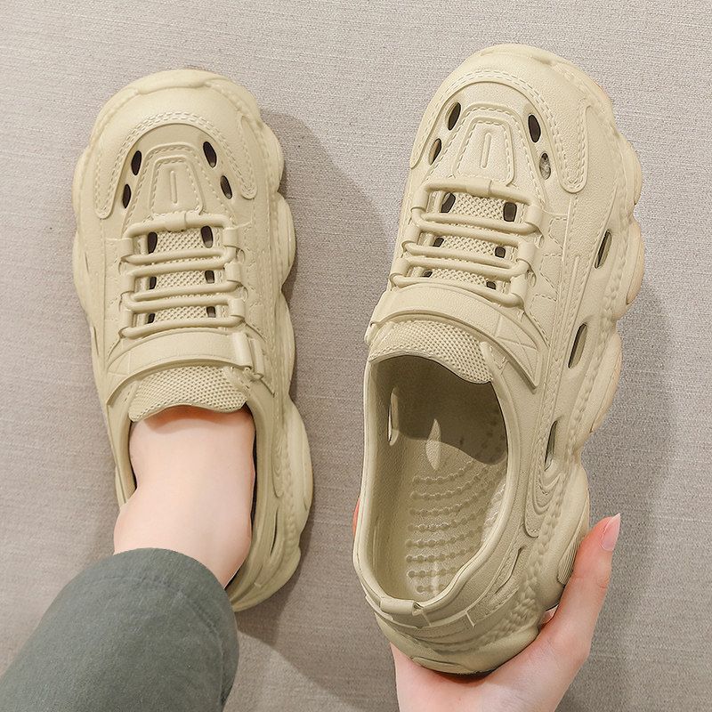 Crocs-style slippers platform