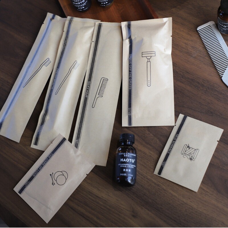 Hotel Disposable Kraft Paper Toiletries Set for Guest Rooms, Toothbrush, Comb, Inn Toothbrush Set, Slippers Hotel Disposable Kraft Paper Toiletries Set for Guest Rooms, Toothbrush, Comb, Inn Toothbrush Set, Slippers