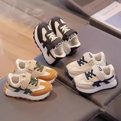 2024春夏のカジュアルな子供靴の子供の柔らかい底の運動靴の赤ちゃんの男の子の靴の子供の学生の阿甘靴