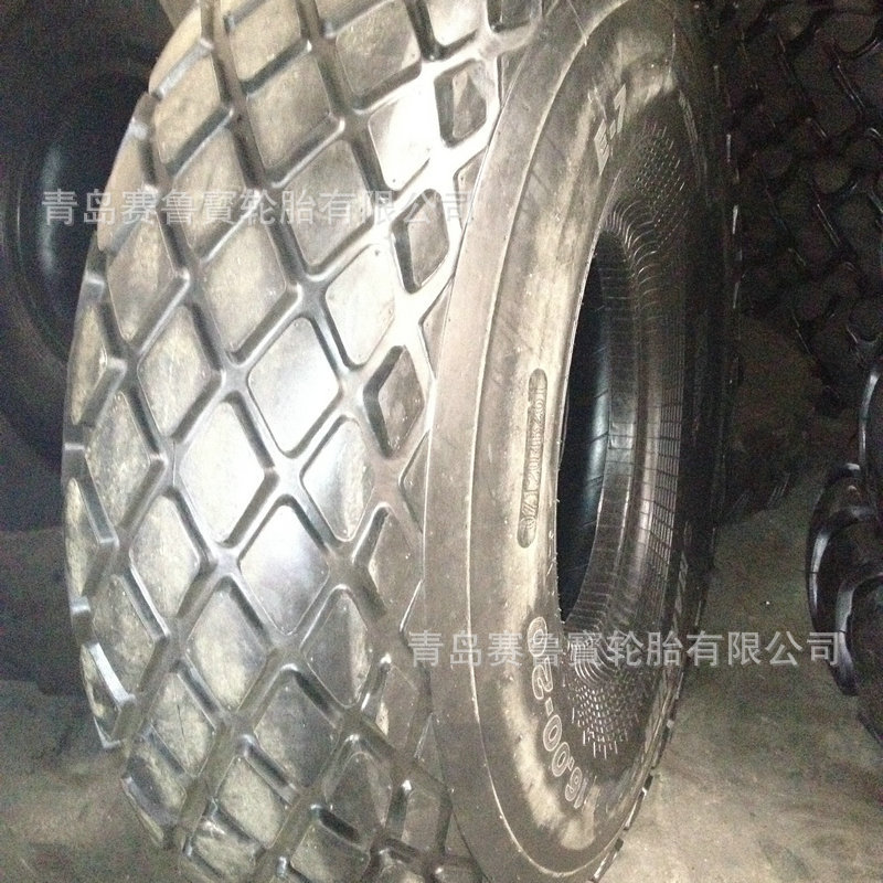 28L-26压路机轮胎 梅华块状花纹