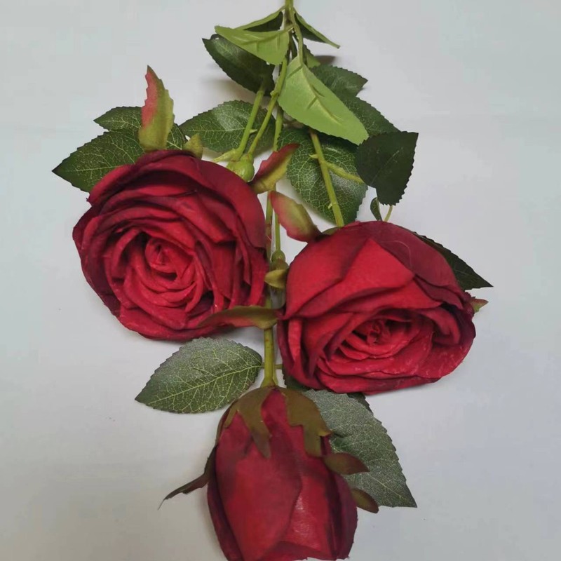 3頭の丸いバラのシミュレーションの花のメーカーの小売家庭の結婚祝いの装飾の道具の結婚式は造花の乾いた花を配置します。|undefined
