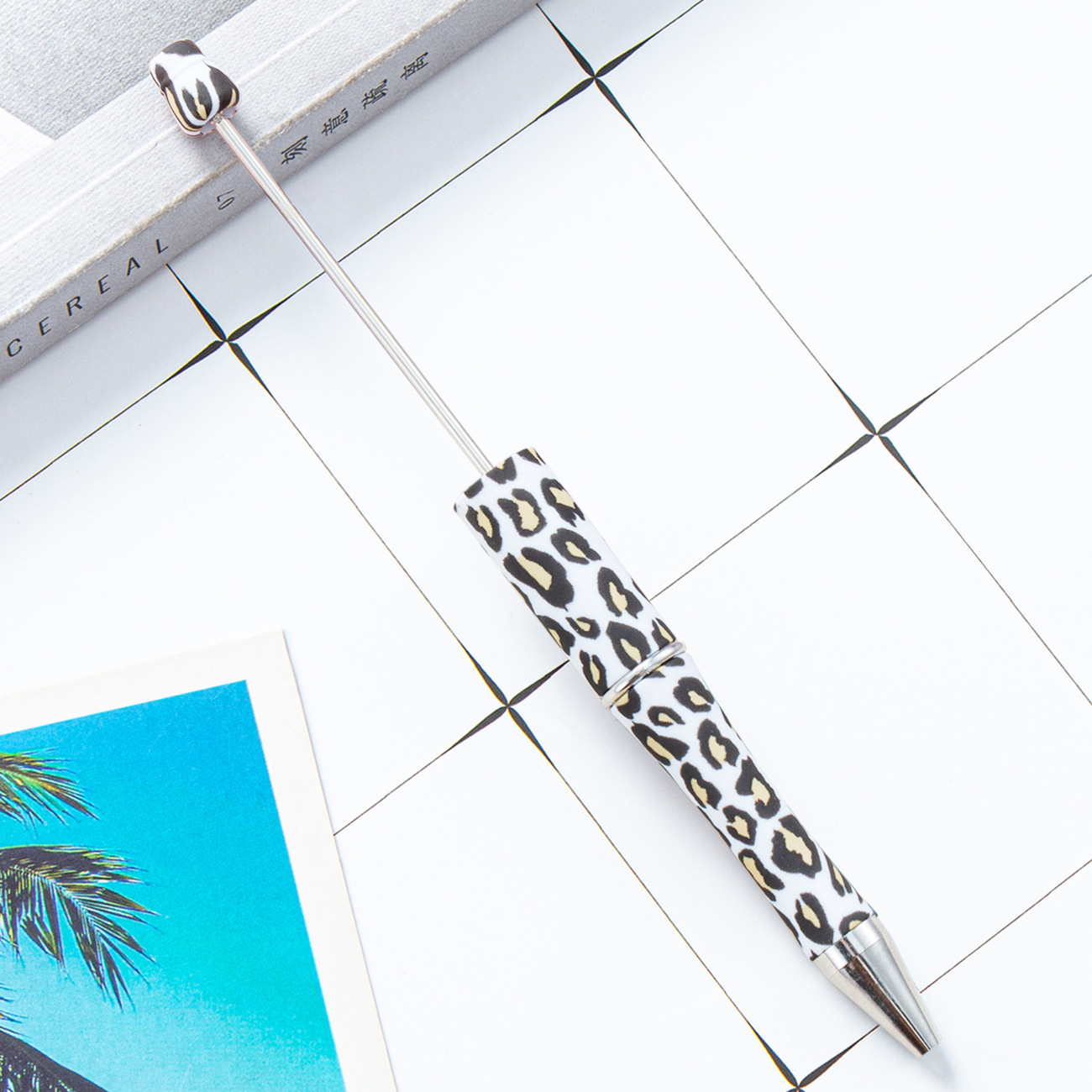 Diy plástico creativo mano de leopardo flor de cuentas al por mayor de alto valor de impresión plástico cuentas