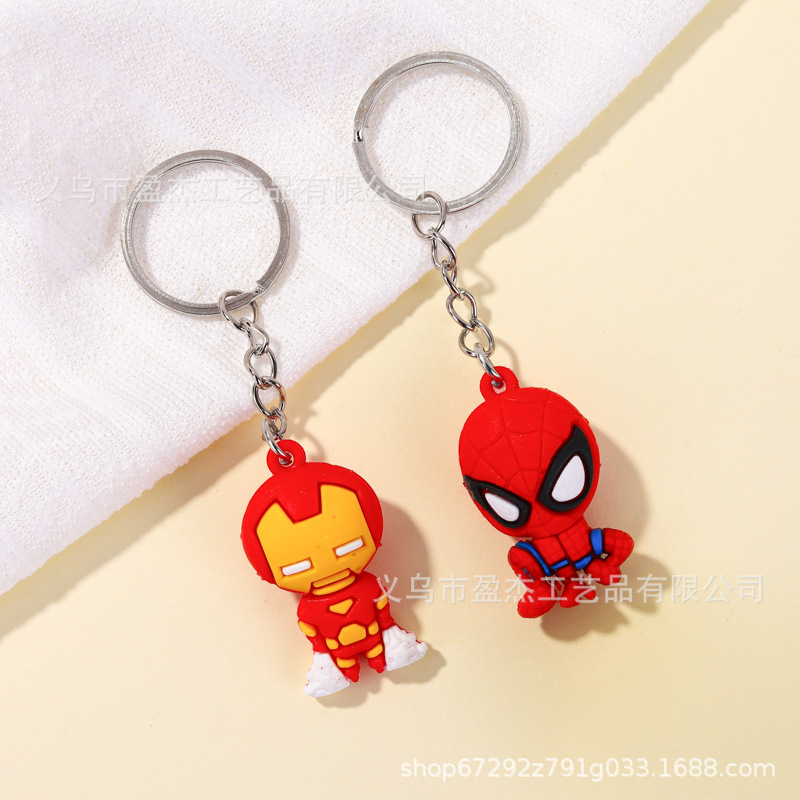 Nuevos llaveros de dibujos animados Ultraman Marvel Spiderman colgante mochila decoración