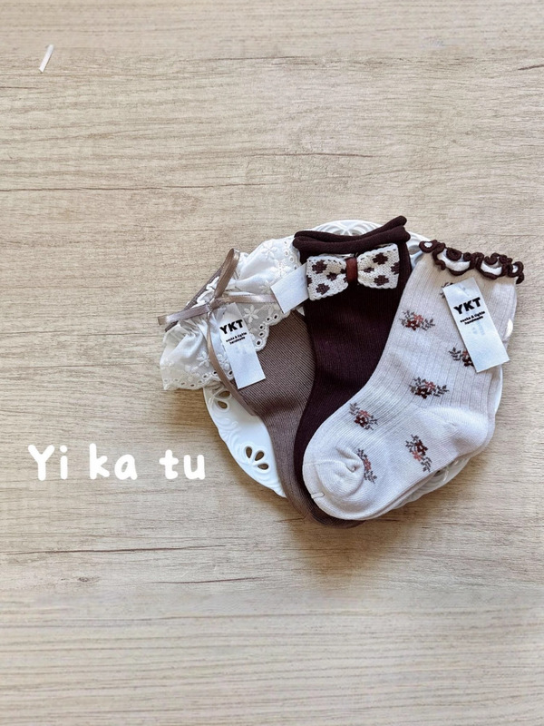 Yikatu伊卡兔儿童袜子批发2025秋款新款咖色小花花边童袜|undefined