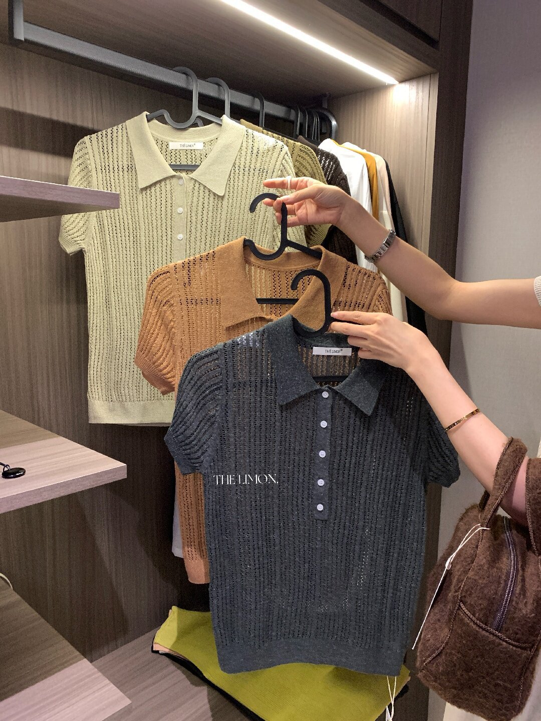 Áo thun polo nữ tay ngắn họa tiết ren Hàn Quốc 2026 mỏng nhẹ — màu nâu, Cà phê, xám đậm, Tên chi tiết 39