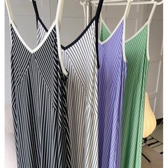 セクシーな夏のゆったりとした薄いストライプの胸パッドなしのナイトガウン、大きいサイズのロングサスペンダーホームウェア、パジャマの外でも着用可能