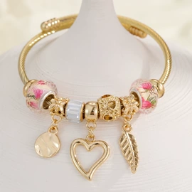 耳环;发箍;项链