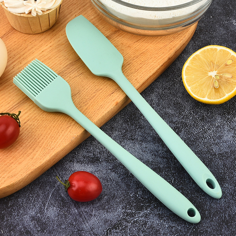 Heat-resistant silicone cream scraper